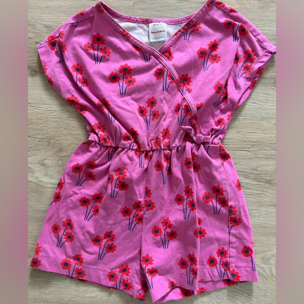 Hanna Andersson - floral Shorts Romper - size 4 100cm only worn a few times